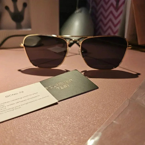 Unisex Black Lenses and Delicate Gold Frame Polarized Aviator Sunglasses - NWOT - Picture 12 of 14